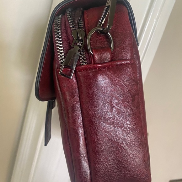 NEW- Burgundy Red Crossbody Bag - Picture 4 of 6